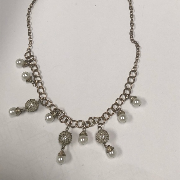 Pretty Necklace - Picture 2 of 3